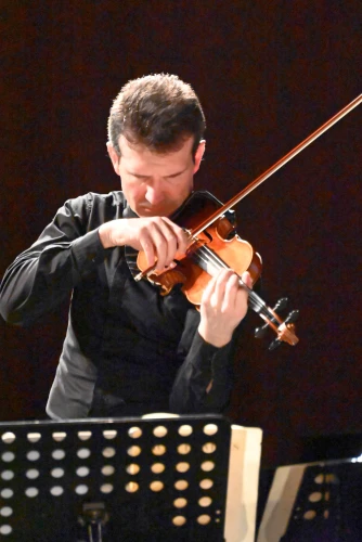 Концерт на цигуларя Светлин Русев и диригента Вахан Мардиросян